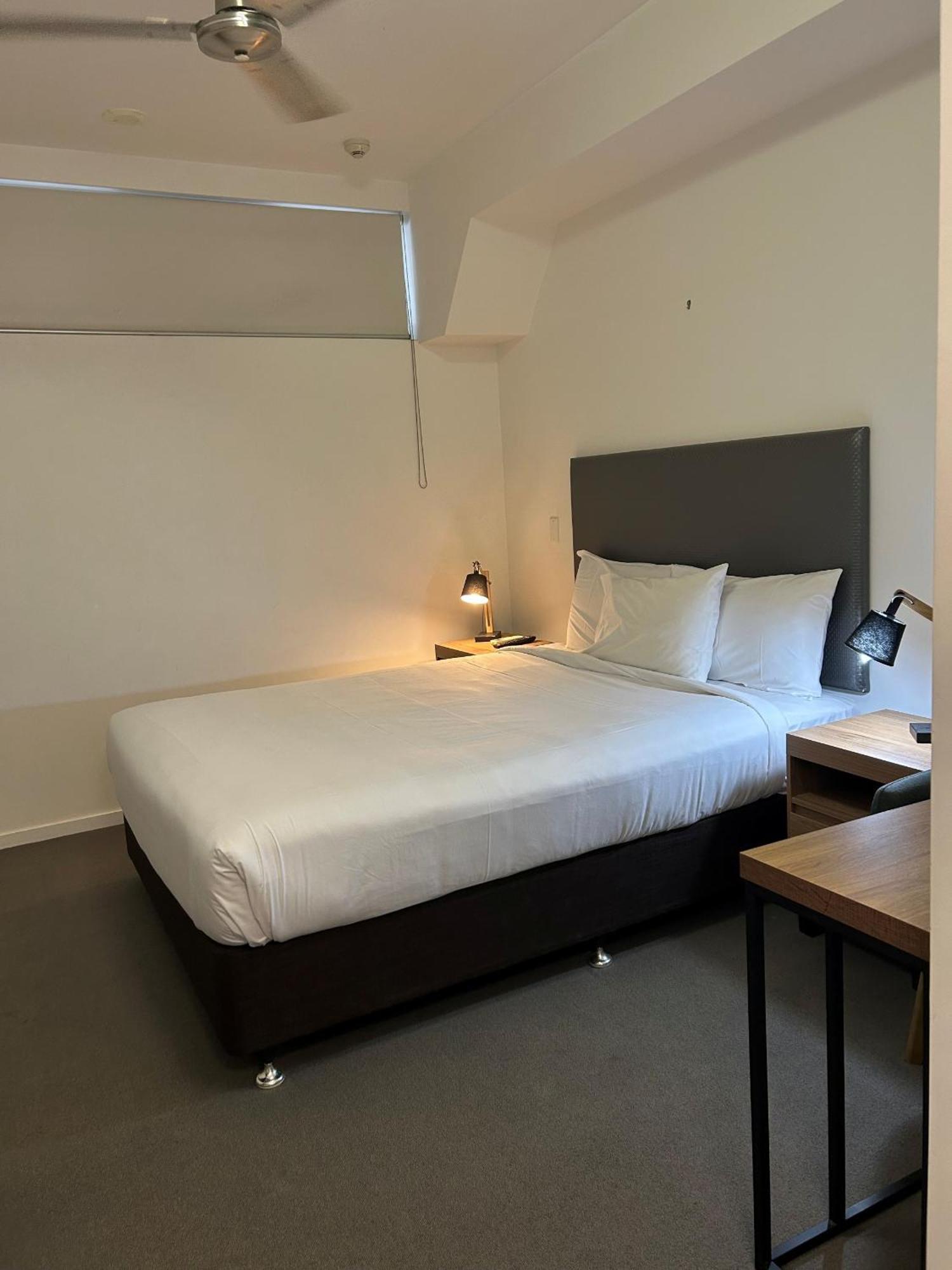Central Holborn Apartments Townsville Oda fotoğraf