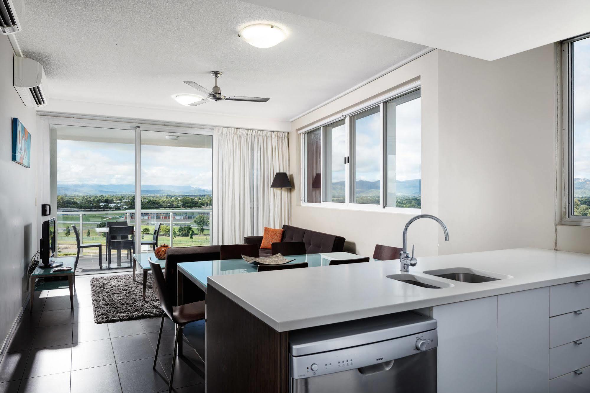 Central Holborn Apartments Townsville Dış mekan fotoğraf
