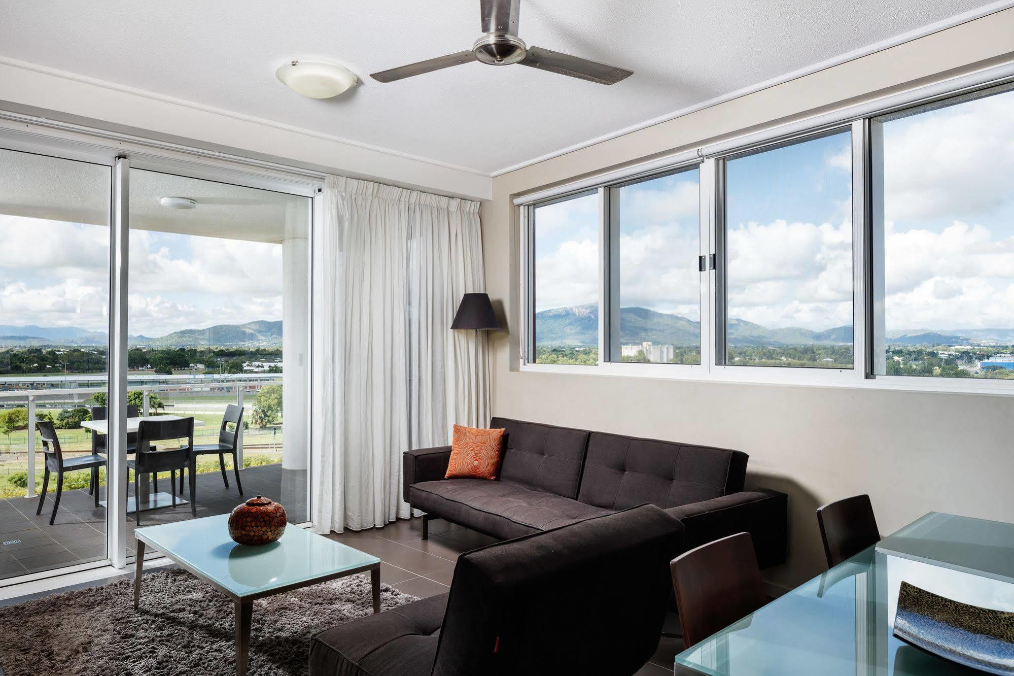Central Holborn Apartments Townsville Dış mekan fotoğraf